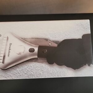 Electric windshield scraper